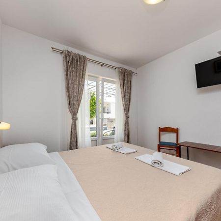 Baška Voda Bed And Breakfast Ivona المظهر الخارجي الصورة